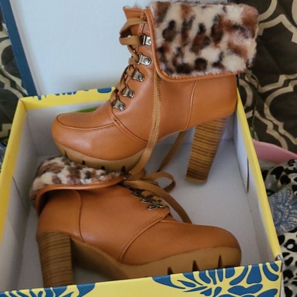 Sbicca Boots - Picture 2 of 3